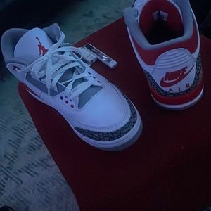 Real Authentic 2022 Fire Red Jordan 3’s worn twice have box in great condition